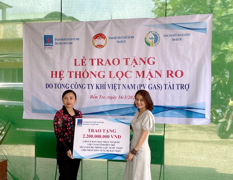 PV GAS trao tặng thêm 2 hệ thống lọc nước giúp Bến Tre đối phó với hạn mặn