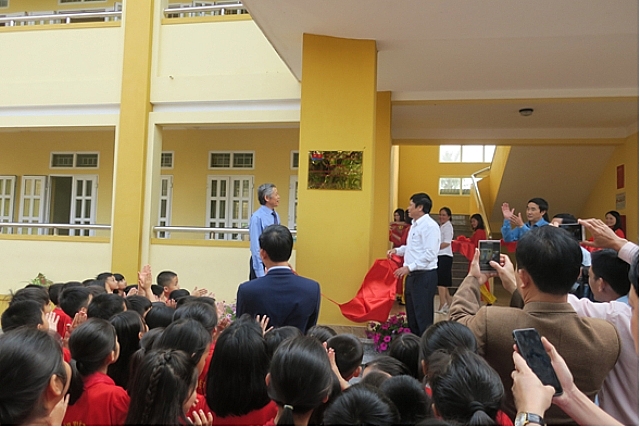 vietsovpetro ban giao nhieu cong trinh truong hoc moi