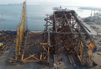 Vietsovpetro lắp dựng thành công Panel Row 8 chân đế Sao Vàng CPP, dự án Sao Vàng- Đại Nguyệt