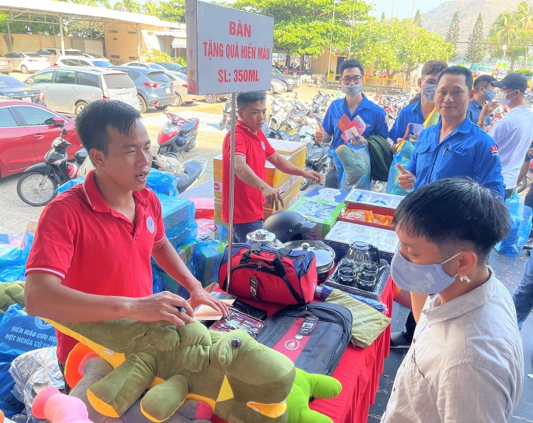 Người lao động Vietsovpetro tích cực tham gia hiến máu nhân đạo Người lao động Vietsovpetro tích cực tham gia hiến máu nhân đạo