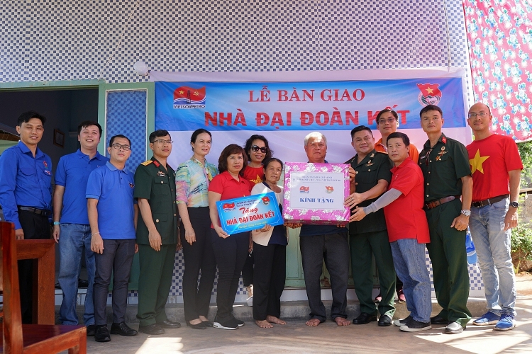 Vietsovpetro: Hành trình “Vì biển đảo quê hương năm 2021” Vietsovpetro: Hành trình “Vì biển đảo quê hương năm 2021”