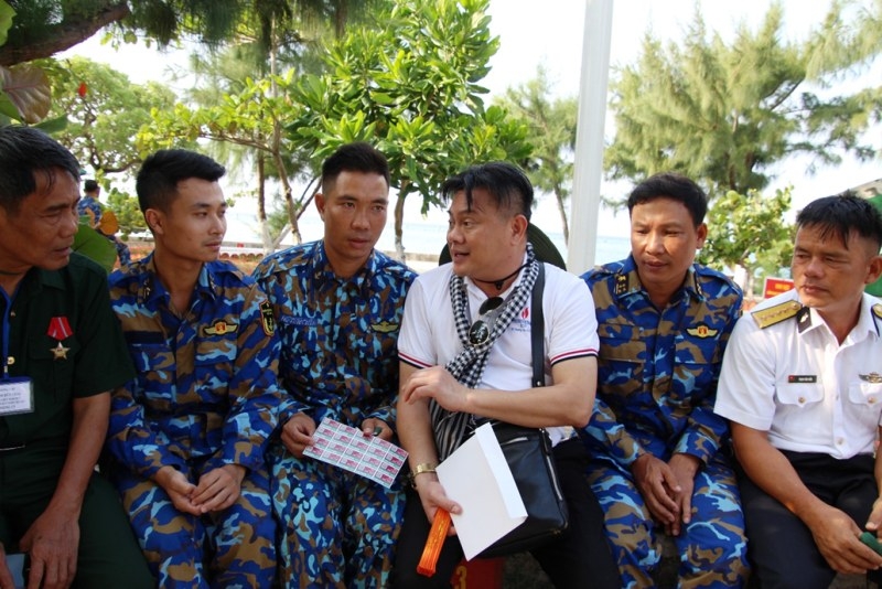 Hội CCB Vietsovpetro thăm, tặng quà quân dân Trường Sa, Nhà giàn DK1
