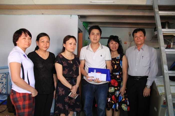 Mang niềm vui đến cho người lao động mang niem vui den cho nguoi lao dong