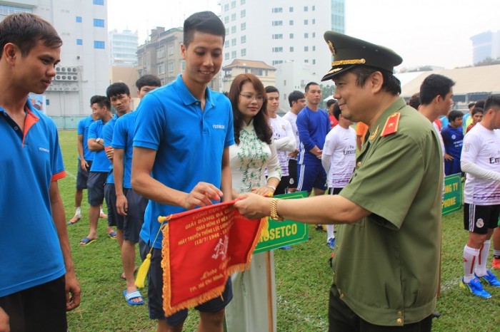 petrosetco tham gia giai bong da cua tong cuc an ninh