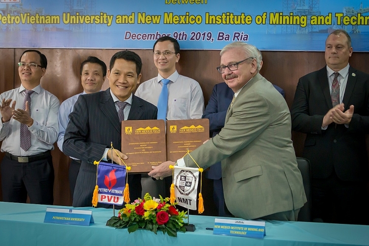 nang cao nang luc lanh dao thuc hien tu chu khang dinh thuong hieu