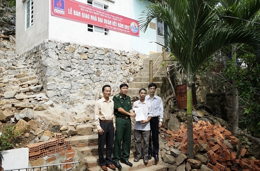 pvep trao nha dai doan ket cho ngu dan ngheo