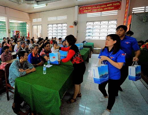 Vietsovpetro tổ chức về nguồn cho các em học sinh giỏi cấp III vietsovpetro to chuc ve nguon cho cac em hoc sinh gioi cap iii