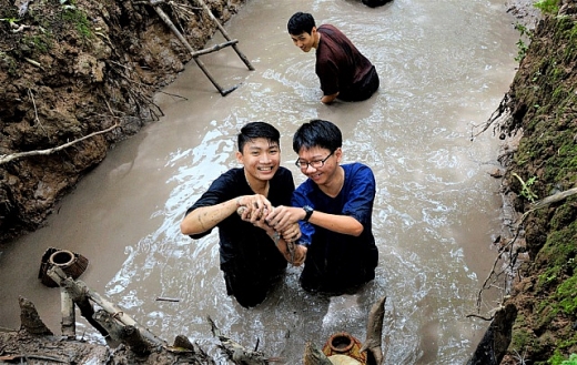 Vietsovpetro tổ chức về nguồn cho các em học sinh giỏi cấp III vietsovpetro to chuc ve nguon cho cac em hoc sinh gioi cap iii