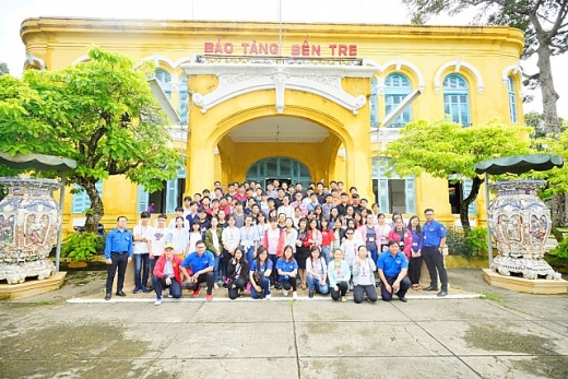 Vietsovpetro tổ chức về nguồn cho các em học sinh giỏi cấp III vietsovpetro to chuc ve nguon cho cac em hoc sinh gioi cap iii