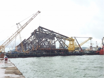 Phát động thi đua hoàn thành lắp đặt biển khối chân đế giàn BK-20