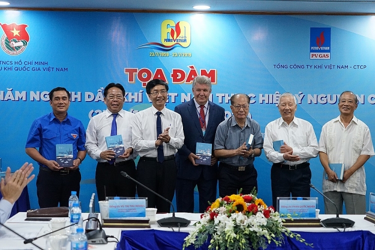 tuoi tre dau khi tiep buoc the he nhung nguoi di tim lua anh hung