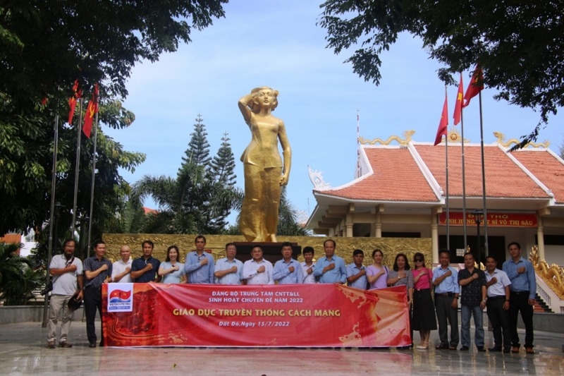 Đảng bộ Trung tâm CNTT&LL Vietsovpetro tổ chức hành trình về nguồn, tri ân liệt sĩ