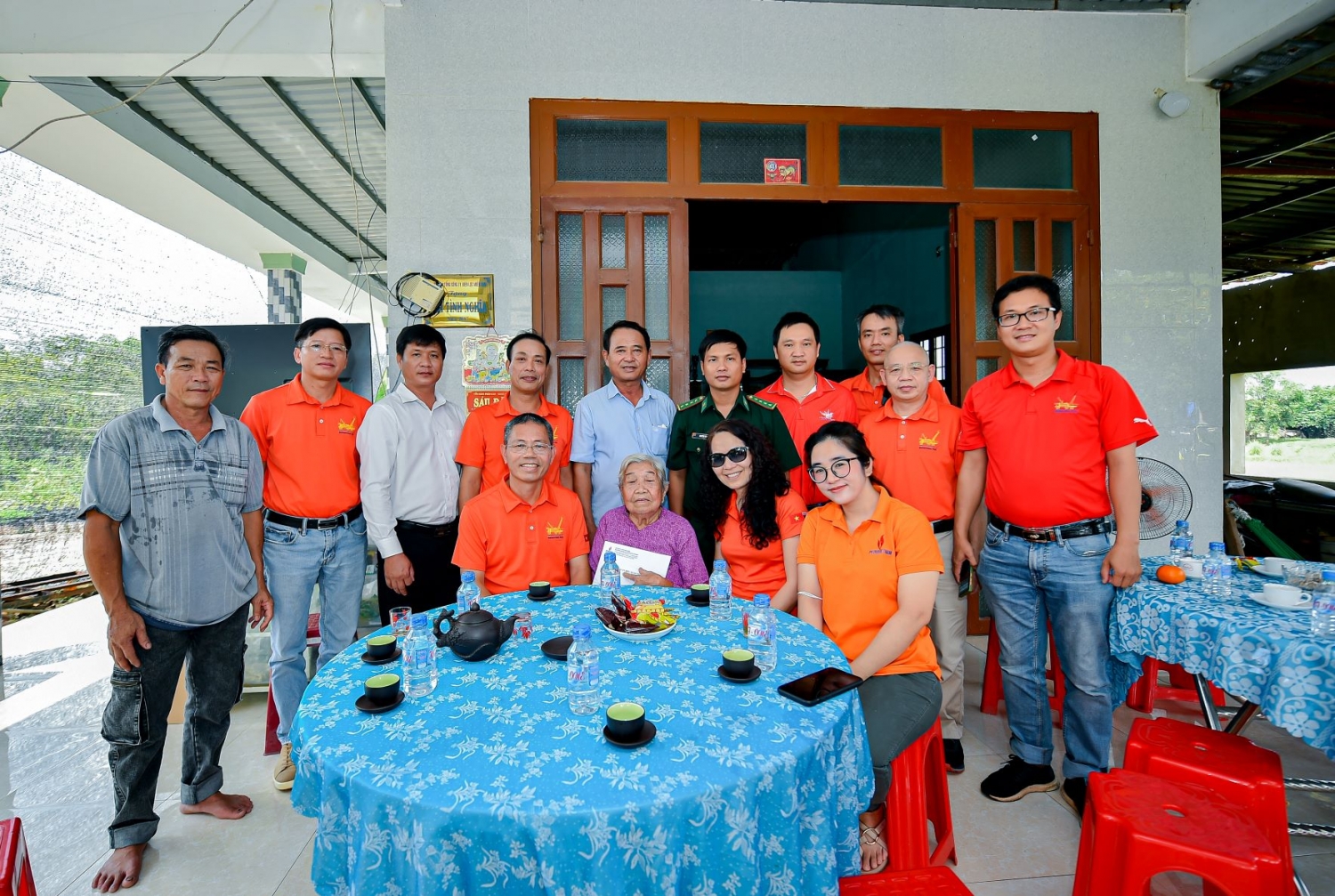 Đảng bộ BIENDONG POC thăm, tặng quà các gia đình chính sách nhân Ngày Thương binh - Liệt sỹ