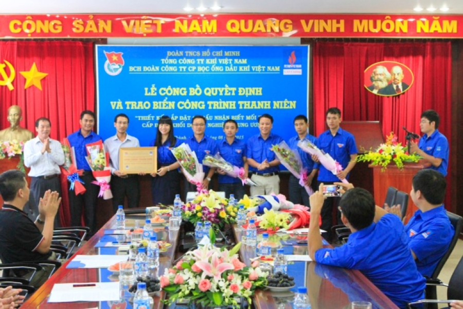 Gắn biển công trình thanh niên tại PV Gas và PVCFC