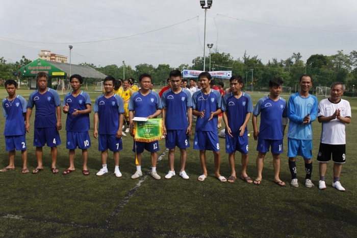 soi noi giai bong da truyen thong tranh cup pvc pt 2016