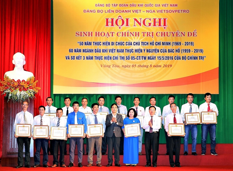 vietsovpetro so ket 3 nam thuc hien chi thi 05 cua bo chinh tri