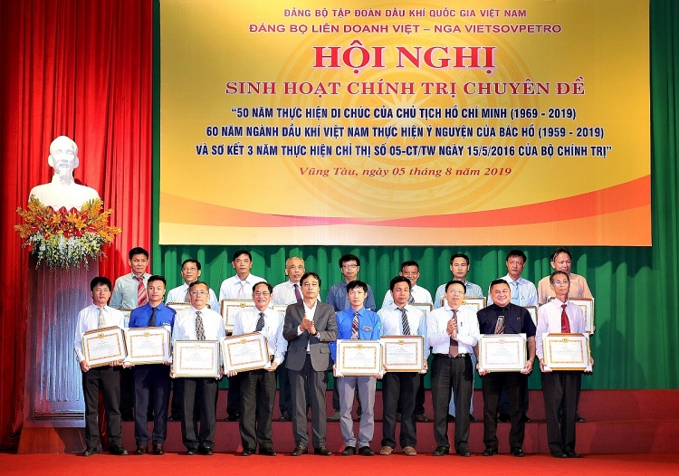 vietsovpetro so ket 3 nam thuc hien chi thi 05 cua bo chinh tri