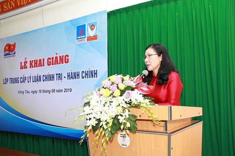 Trang bị kiến thức lý luận chính trị – hành chính cho cán bộ viên chức Vietsovpetro