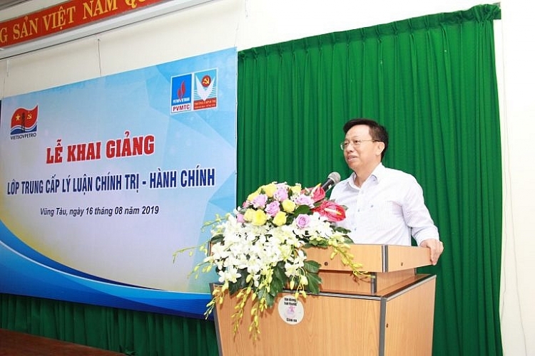 Trang bị kiến thức lý luận chính trị – hành chính cho cán bộ viên chức Vietsovpetro