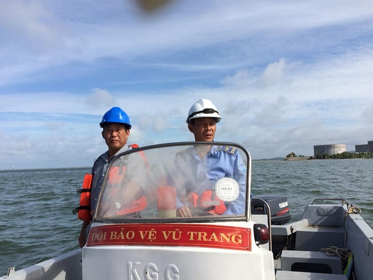 vietsovpetro kip thoi cuu 18 nguoi di cano bi lat tren bien vung tau