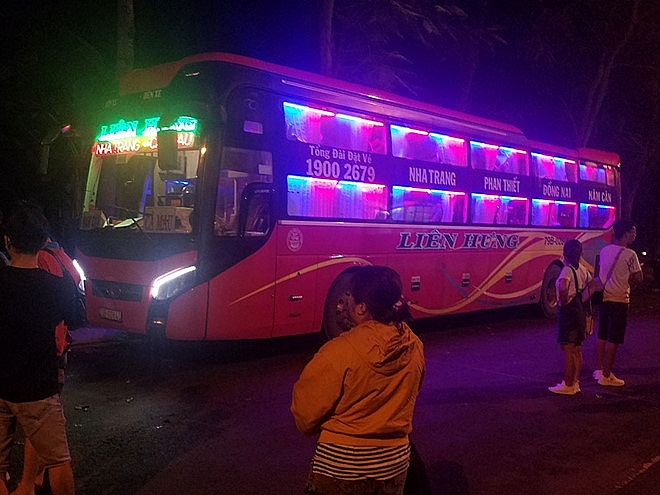 dong nai nem da xe khach bi nha xe chem trong thuong