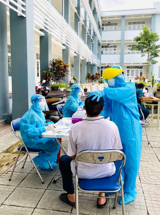 Công đoàn Vietsovpetro hỗ trợ cán bộ nhân viên tuyến đầu chống dịch