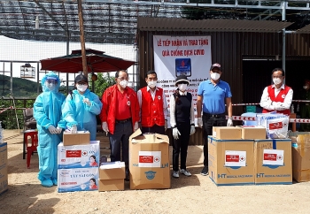 PETROSETCO - PHTD trao quà cho các chốt kiểm soát dịch bệnh tại Đà Lạt