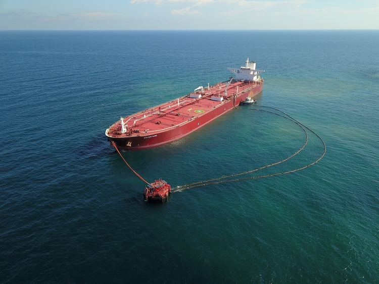 Dấu mốc 100 chuyến tàu VLCC cập phao rót dầu không bến Nhà máy Lọc hóa dầu Nghi Sơn