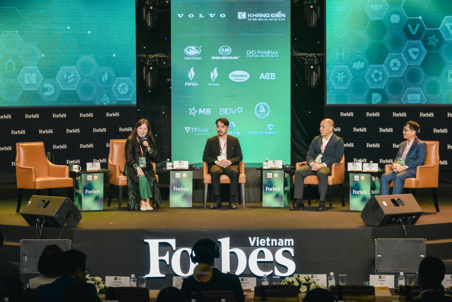 PV GAS lần thứ 10 liên tiếp nhận vinh danh của Forbes
