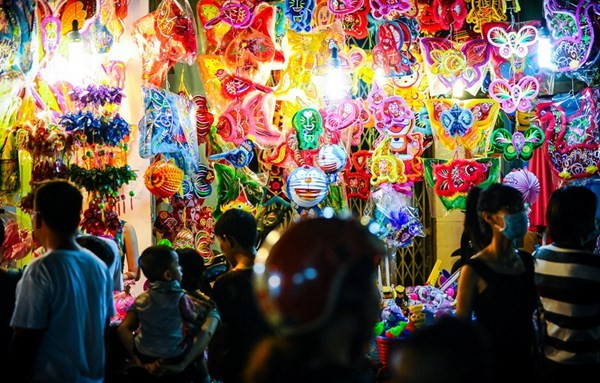Tết Trung Thu dạo phố lồng đèn Lương Nhữ Học tet trung thu dao pho long den luong nhu hoc