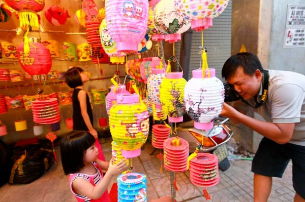 Tết Trung Thu dạo phố lồng đèn Lương Nhữ Học tet trung thu dao pho long den luong nhu hoc