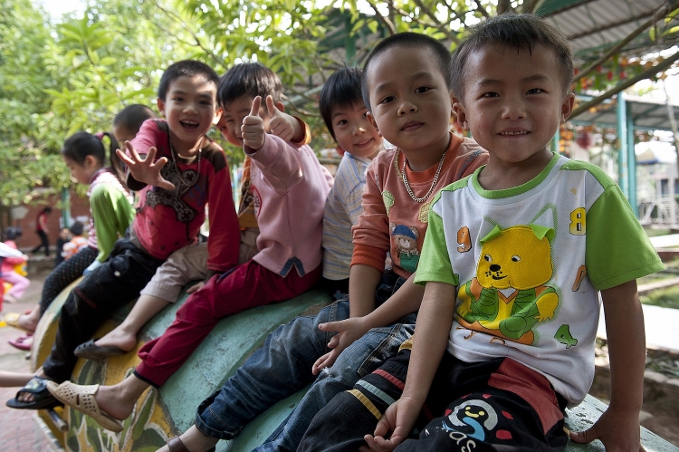 tim kiem nguoi do dau cho hon 3000 tre em tai lang sos
