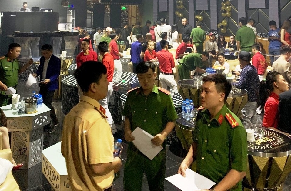 TP HCM: Hàng chục dân chơi phê ma túy trong quán bar