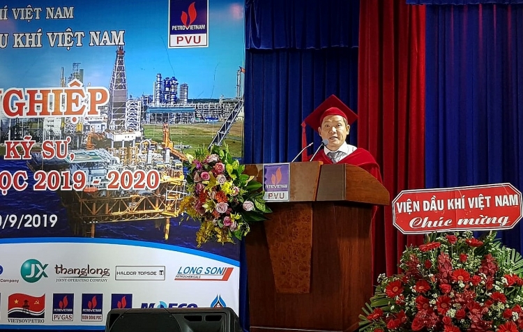 pvu to chuc le tot nghiep trao bang ky su va khai giang nam hoc moi 2019 2020