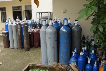 TP HCM: Thu giữ hơn 200 bình khí cười không rõ nguồn gốc