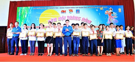 Tuyên dương học sinh giỏi đạt giải các cấp khu vực miền Nam tuyen duong hoc sinh gioi dat giai cac cap khu vuc mien nam