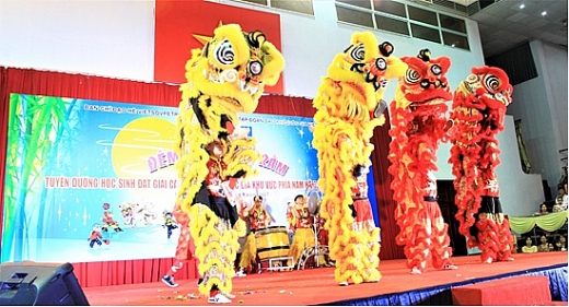 Tuyên dương học sinh giỏi đạt giải các cấp khu vực miền Nam tuyen duong hoc sinh gioi dat giai cac cap khu vuc mien nam