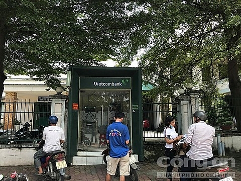 binh duong bat ke cuop tien cua phu nu ngay tai tru atm