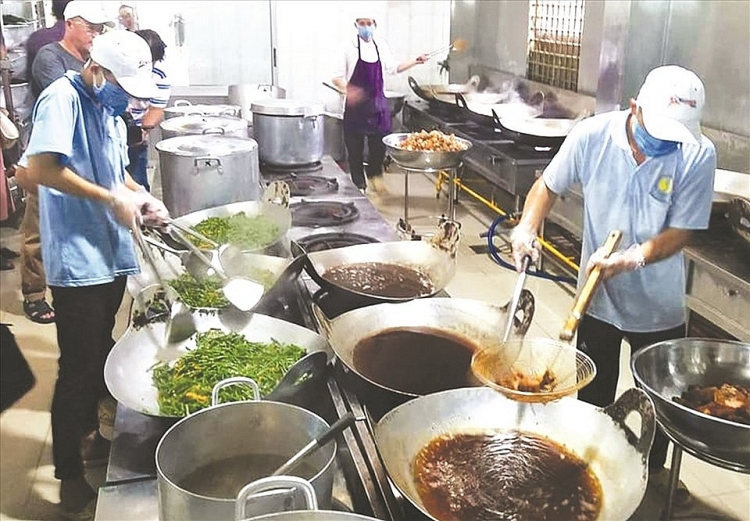 tin tuc kinh te ngay 2010 hang ngan truong hop vi pham an toan thuc pham o tp hcm