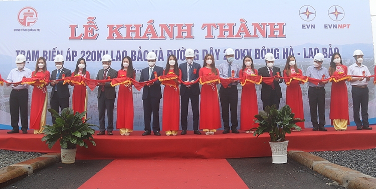 cắt băng khánh thành công trình