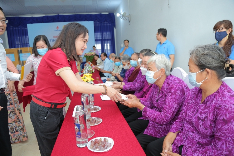 Nghĩa tình người dầu khí: Nhiều suất quà ý nghĩa trao đến Trung tâm Bảo trợ xã hội tỉnh Cà Mau