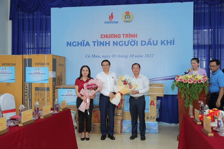 Nghĩa tình người dầu khí: Nhiều suất quà ý nghĩa trao đến Trung tâm Bảo trợ xã hội tỉnh Cà Mau