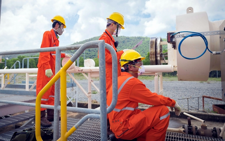 Người lao động làm việc tại Công ty Đường ống khí Nam Côn Sơn