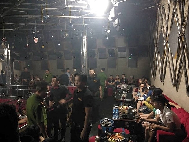 tphcm bat qua tang gan 80 dan choi phe ma tuy trong quan bar