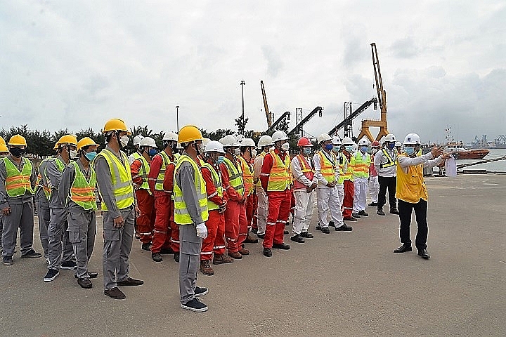 PTSC Quảng Ngãi đón chuyến tàu xuất khẩu sơmi rơmooc đầu tiên qua thị trường Mỹ