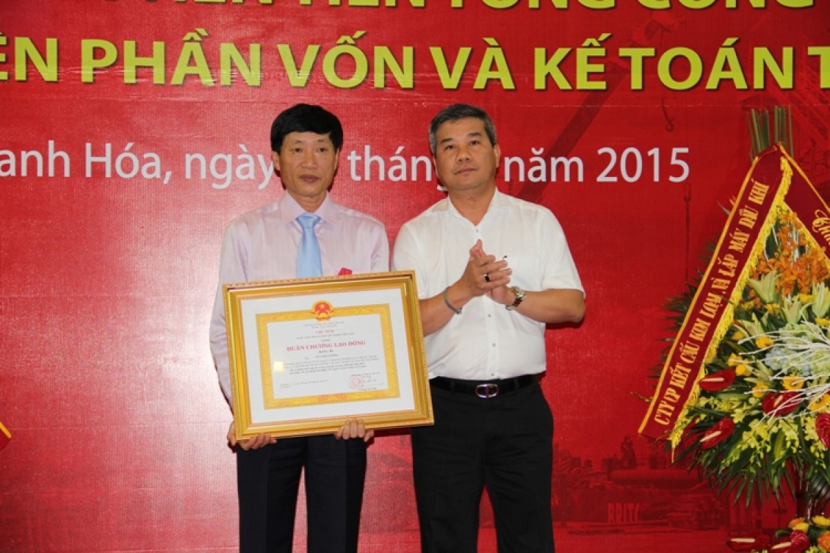 PVC tổ chức Hội nghị sơ kết 6 tháng, tuyên dương điển hình tiên tiến năm 2015