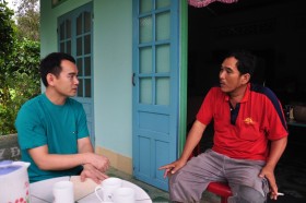 Lãnh đạo PVFCCo trò chuyện cùng người nông dân viết “tâm thư” gửi Bộ trưởng