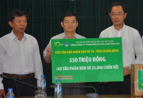 PVFCCo hỗ trợ khẩn cấp 2,5 tỷ đồng cho nạn nhân của bão số 8 và 10
