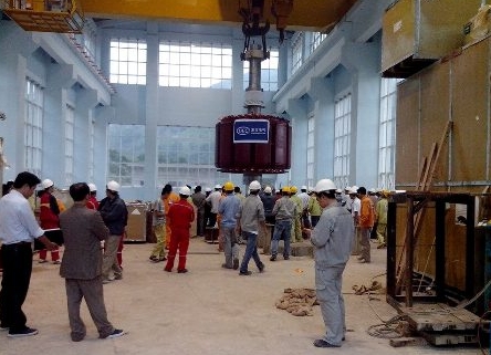 Hạ Rotor tổ máy số 1 Nhà máy Thủy điện Đắkđrinh