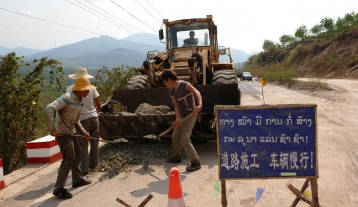 cong nhan trung quoc lai bi tan cong o lao